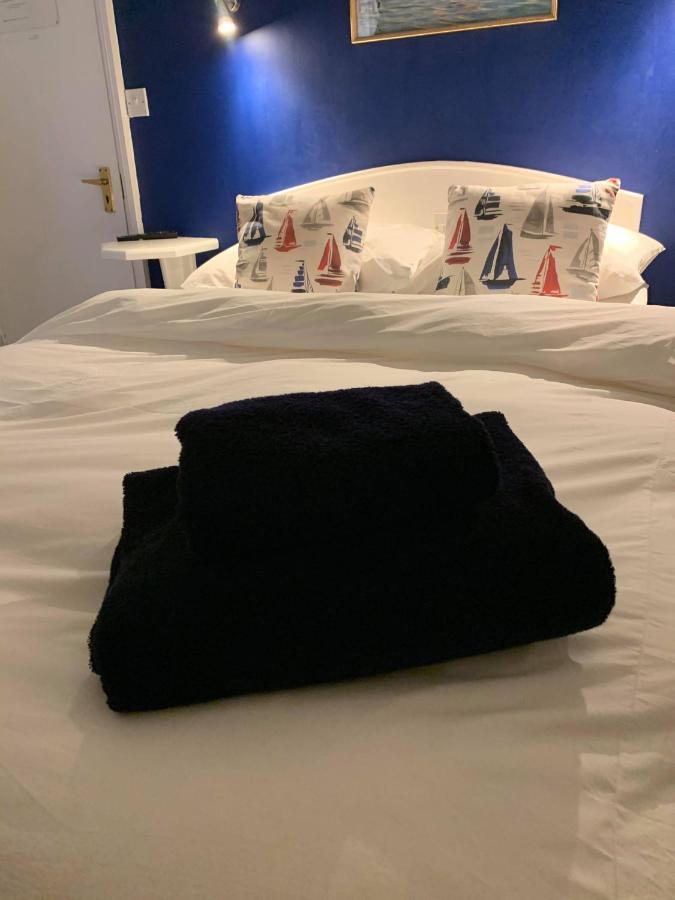 Ye Olde White Harte Hotel Burnham-on-Crouch Room photo
