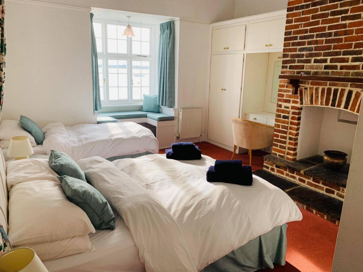 Ye Olde White Harte Hotel Burnham-on-Crouch Room photo