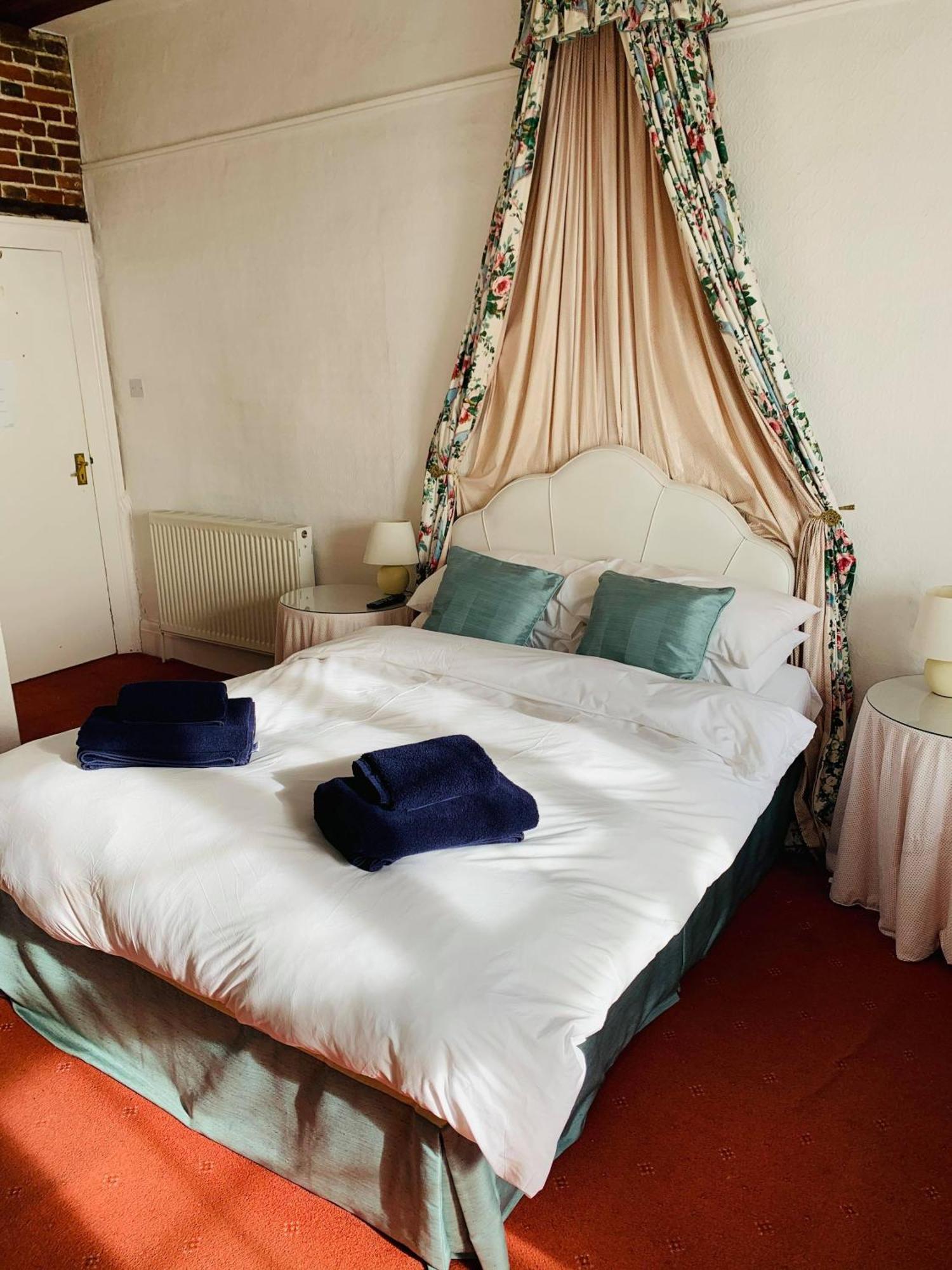 Ye Olde White Harte Hotel Burnham-on-Crouch Room photo