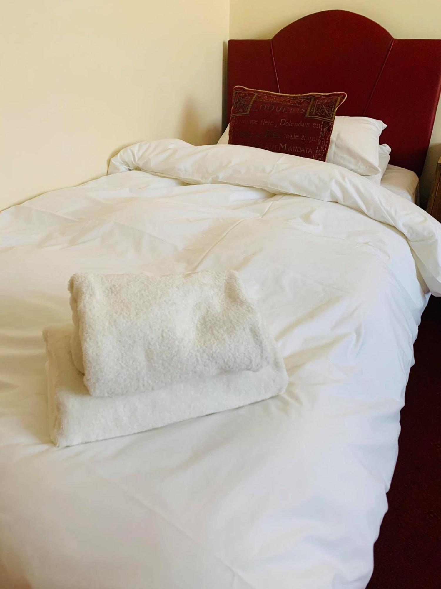 Ye Olde White Harte Hotel Burnham-on-Crouch Room photo
