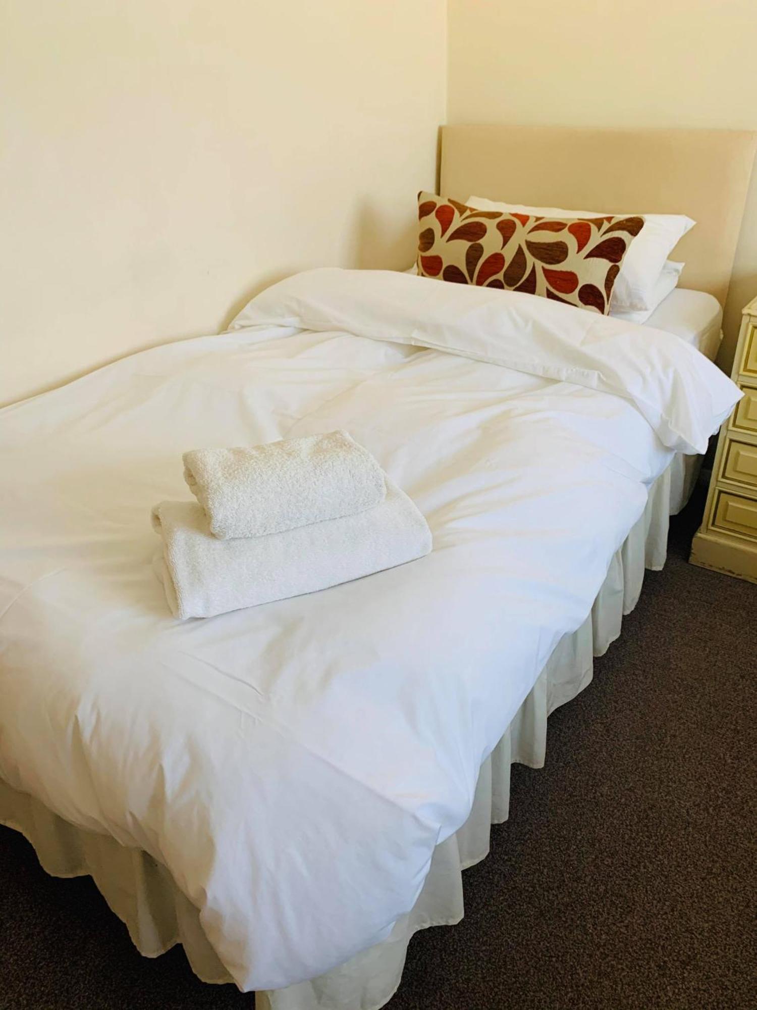 Ye Olde White Harte Hotel Burnham-on-Crouch Room photo