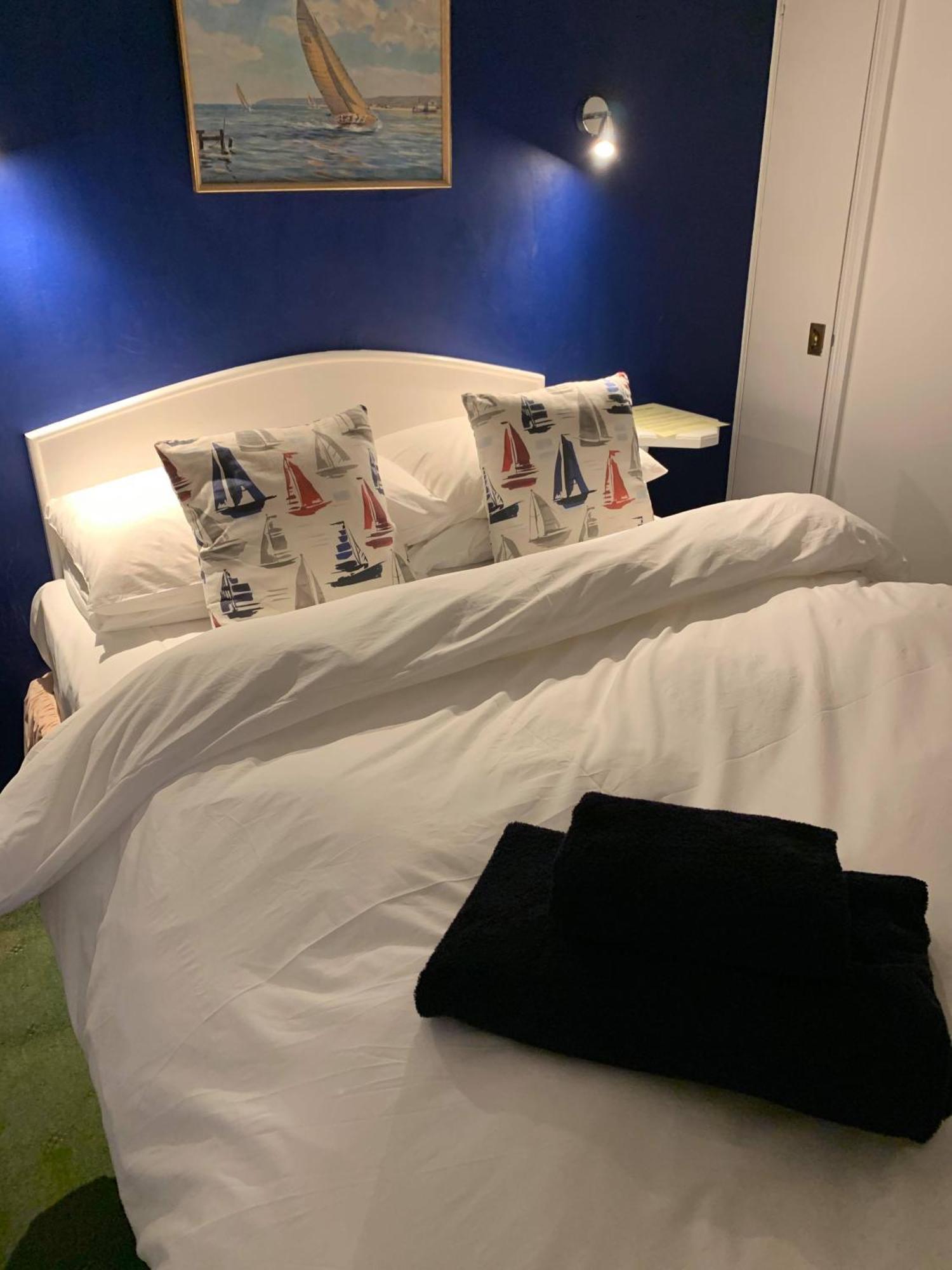 Ye Olde White Harte Hotel Burnham-on-Crouch Room photo