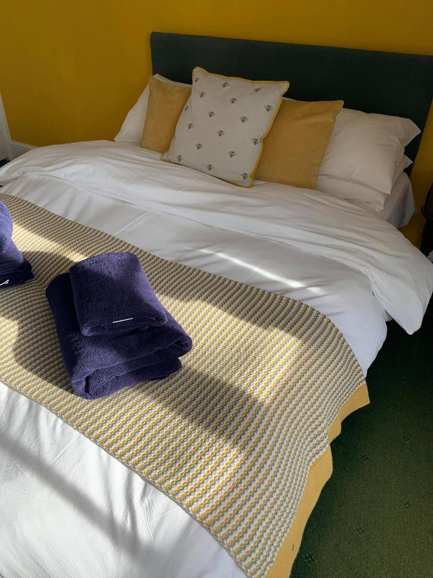 Ye Olde White Harte Hotel Burnham-on-Crouch Room photo