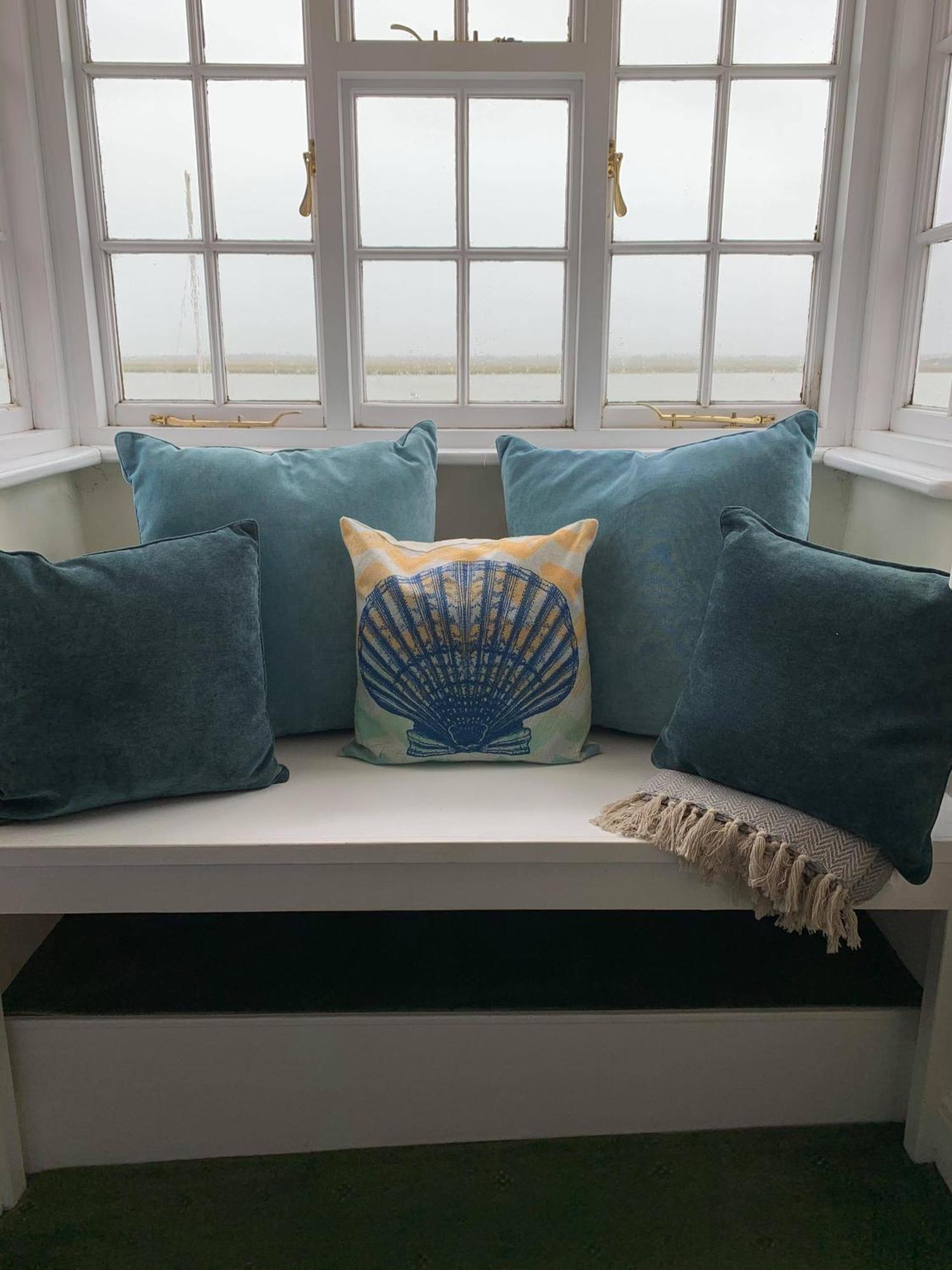 Ye Olde White Harte Hotel Burnham-on-Crouch Room photo