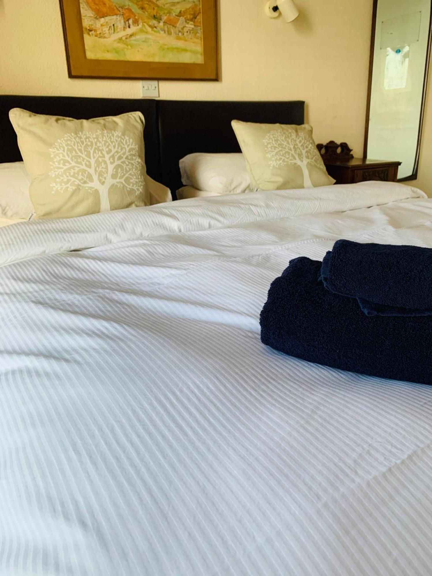 Ye Olde White Harte Hotel Burnham-on-Crouch Room photo