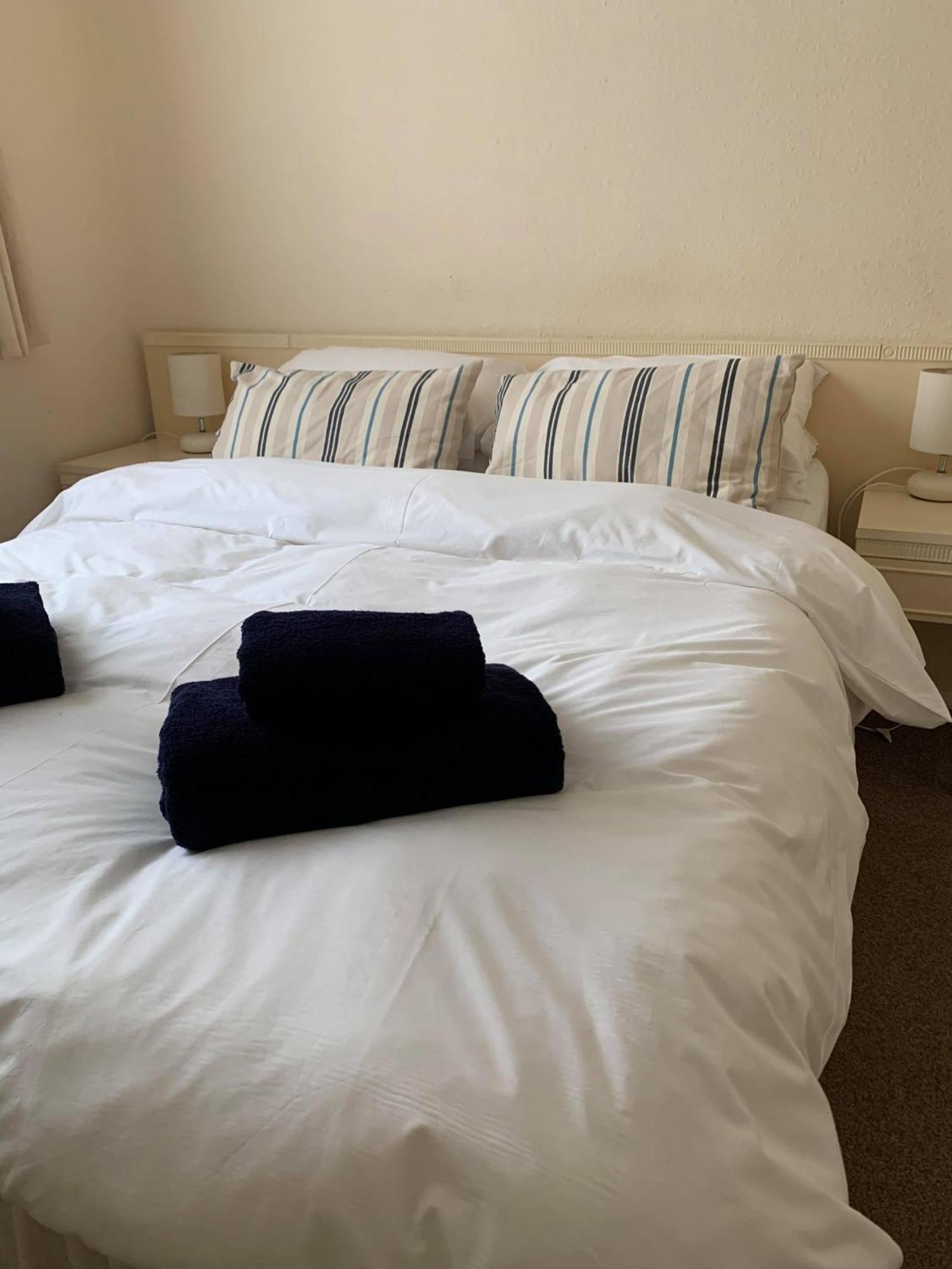 Ye Olde White Harte Hotel Burnham-on-Crouch Room photo