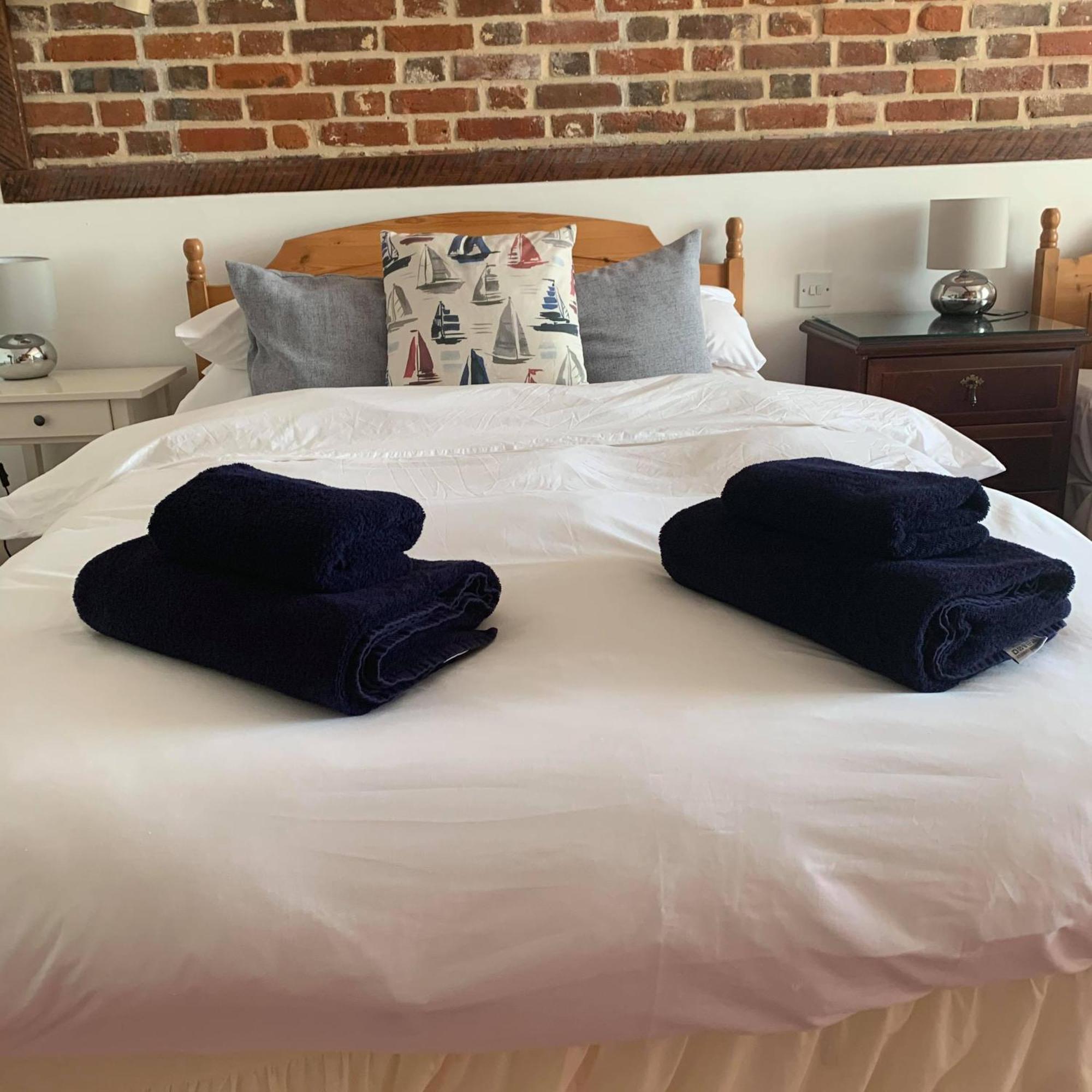 Ye Olde White Harte Hotel Burnham-on-Crouch Room photo